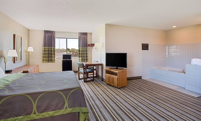 Charles City Hotel | Super 8 by Wyndham Charles City