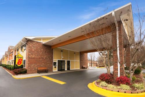 Charlotte Hotel | Super 8 by Wyndham Charlotte University