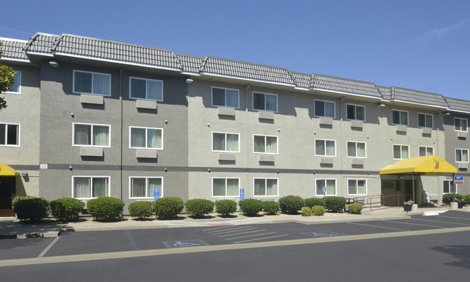 Chico Hotel | Super 8 by Wyndham Chico