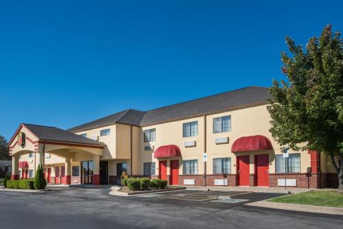 Claremore Hotel | Super 8 by Wyndham Claremore OK