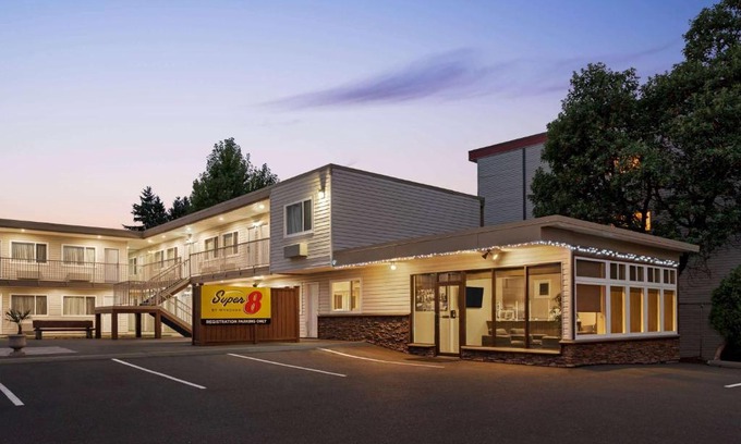 Courtenay Hotel | Super 8 by Wyndham Courtenay