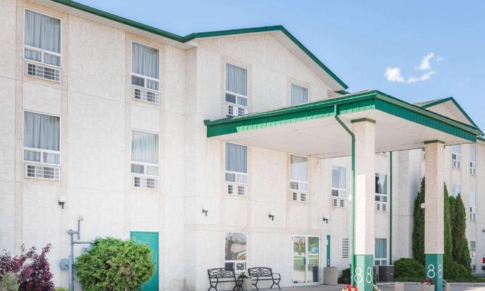 Dauphin Hotel | Super 8 by Wyndham Dauphin