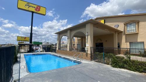Decatur Hotel | Super 8 by Wyndham Decatur Texas