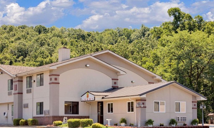 Leadsville Hotel | Super 8 by Wyndham Elkins