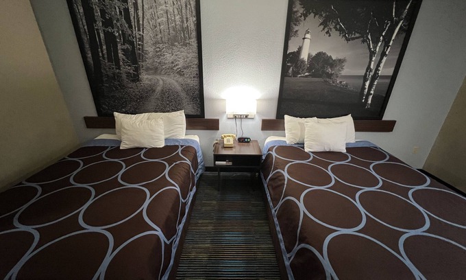 Escanaba Hotel | Super 8 by Wyndham Escanaba