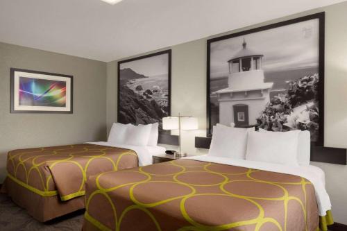 Downtown Hotel | Super 8 by Wyndham Eureka