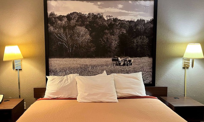Haubstadt Hotel | Super 8 by Wyndham Evansville North