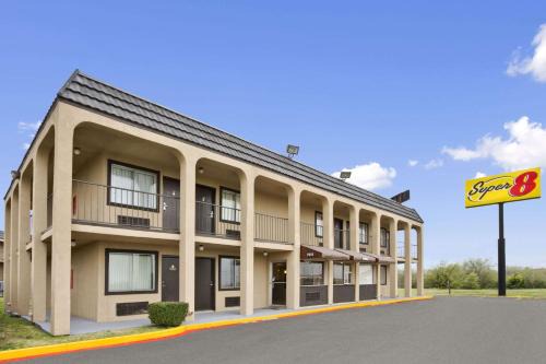 Fort Worth Hotel | Super 8 by Wyndham Fort Worth TX