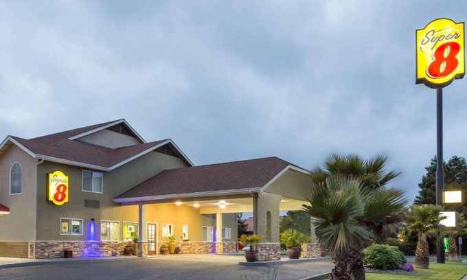 Fortuna Hotel | Super 8 by Wyndham Fortuna