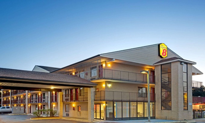 Fredericksburg Hotel | Super 8 by Wyndham Fredericksburg