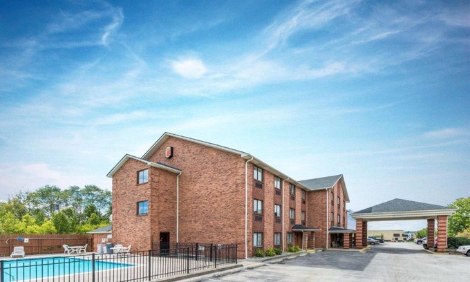 Georgetown Hotel | Super 8 by Wyndham Georgetown