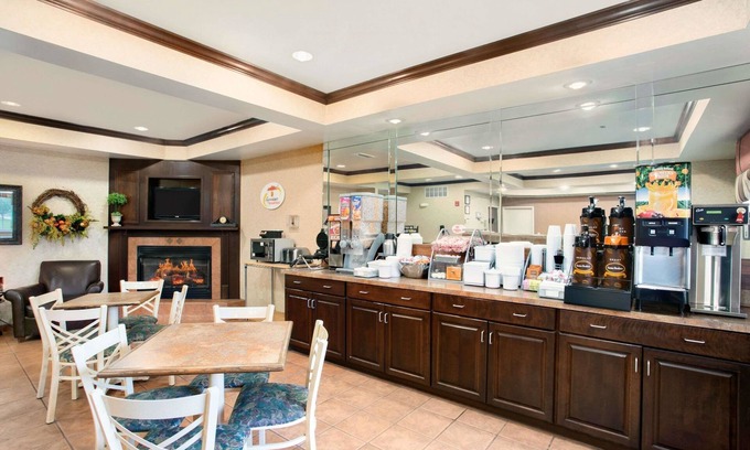 Grayville Hotel | Super 8 by Wyndham Grayville
