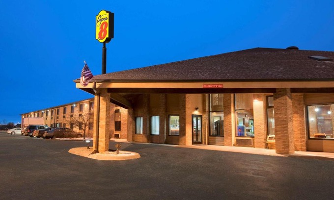 Green Bay Hotel | Super 8 by Wyndham Green Bay I-43 Bus. Park