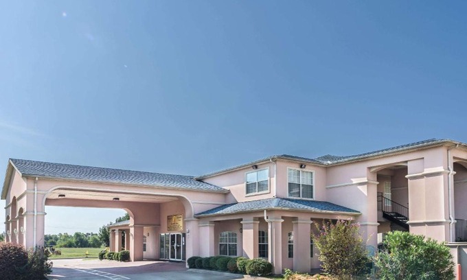 Greenville Hotel | Super 8 by Wyndham Greenville