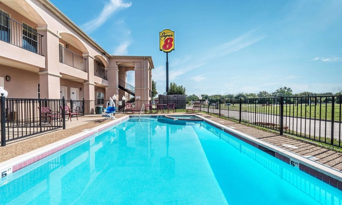 Greenville Hotel | Super 8 by Wyndham Greenville