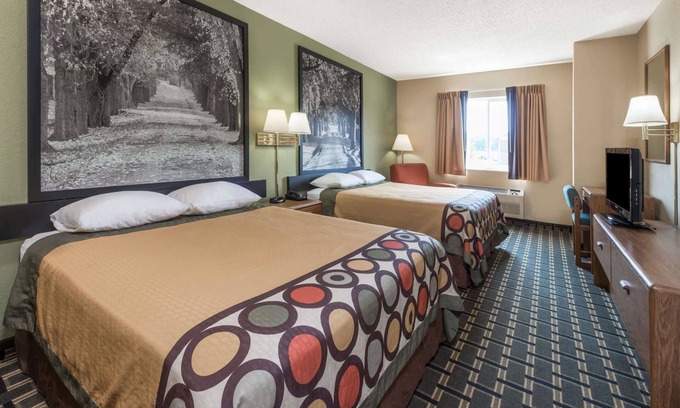 Greenville Hotel | Super 8 by Wyndham Greenville