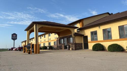 Grinnell Hotel | Super 8 by Wyndham Grinnell IA