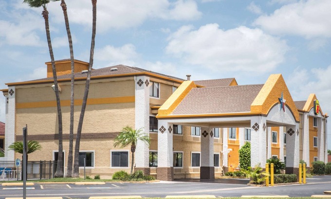 Harlingen Hotel | Super 8 by Wyndham Harlingen TX