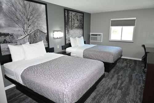 Higginsville Hotel | Super 8 by Wyndham Higginsville
