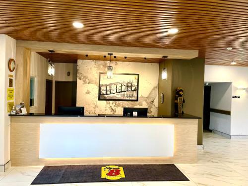 Hinton Hotel | Super 8 by Wyndham Hinton