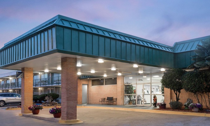 Hope Hotel | Super 8 by Wyndham Hope