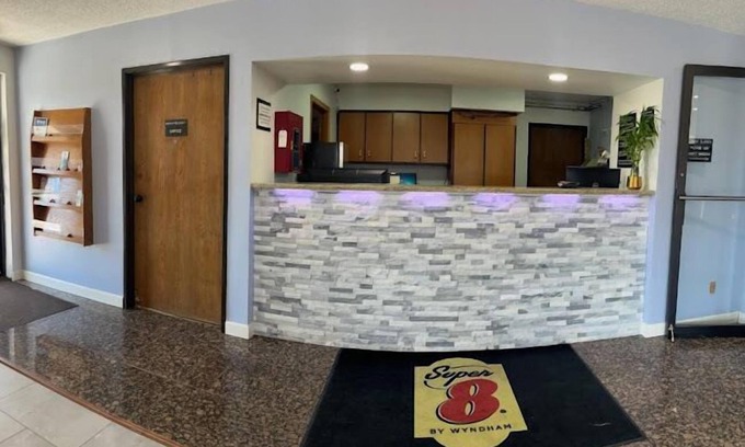 Imlay City Hotel | Super 8 by Wyndham Imlay City