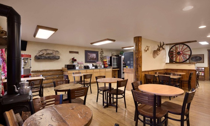 Jackson Hotel | Super 8 by Wyndham Jackson Hole