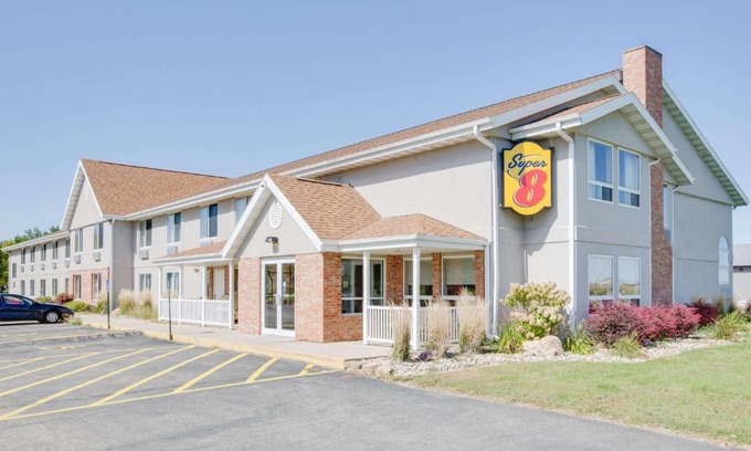 Jackson Hotel | Super 8 by Wyndham Jackson MN
