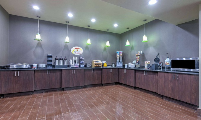 Karnes City Hotel | Super 8 by Wyndham Karnes City