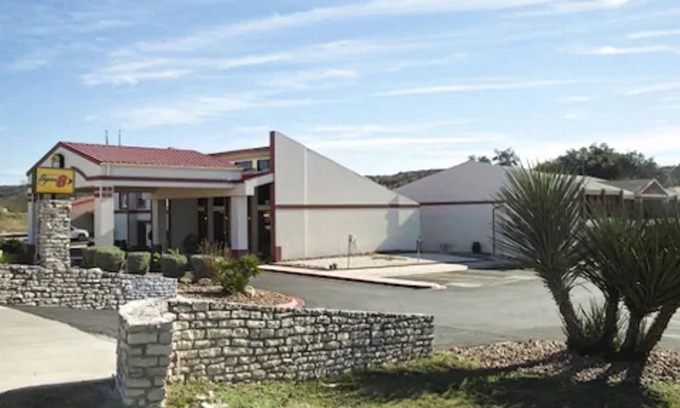 Kerrville Hotel | Super 8 by Wyndham Kerrville TX