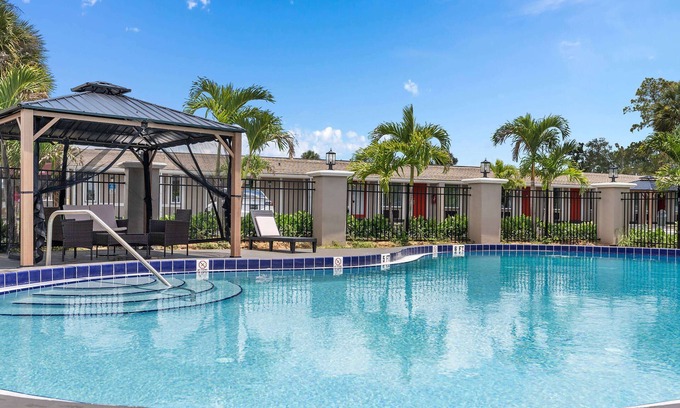 Florida Central Atlantic Coast Hotel | Super 8 by Wyndham Kissimmee/Orlando