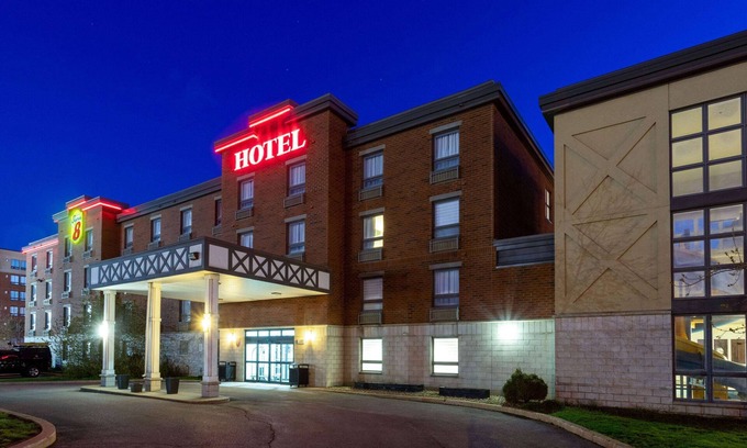 Lachenaie Hotel | Super 8 by Wyndham Lachenaie/Terrebonne