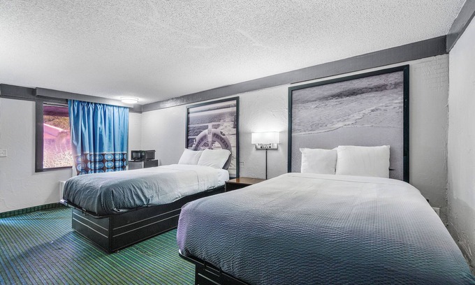 Lantana Hotel | Super 8 by Wyndham Lantana West Palm Beach