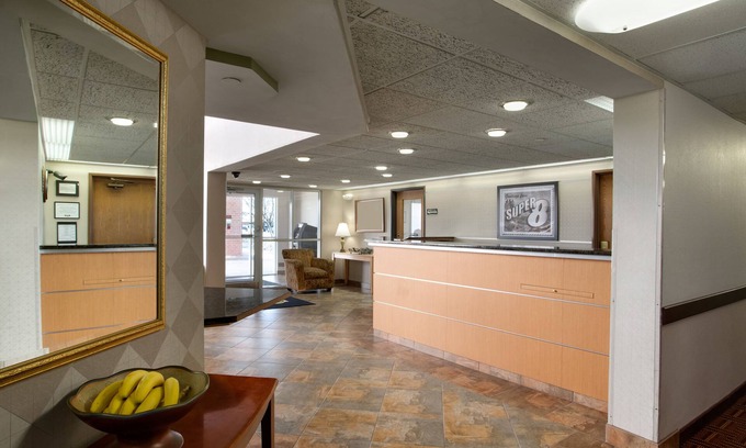 Madison Hotel | Super 8 by Wyndham Madison South
