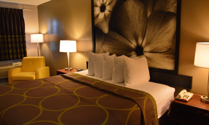 Madison Hotel | Super 8 by Wyndham Madison
