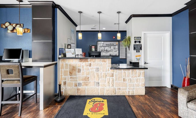 Mansfield Hotel | Super 8 by Wyndham Mansfield LA