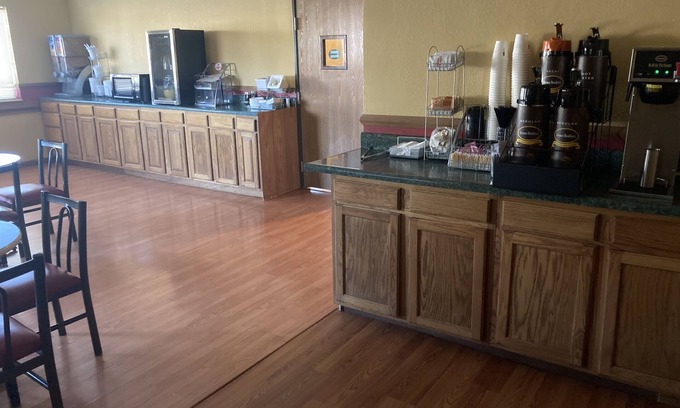 Martinsville Hotel | Super 8 by Wyndham Martinsville