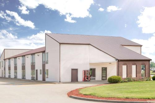 Marshall Hotel | Super 8 by Wyndham Marshall