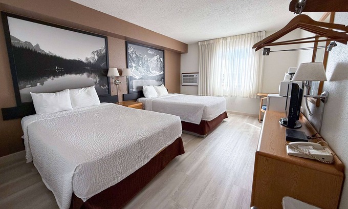 Medicine Hat Hotel | Super 8 by Wyndham Medicine Hat AB