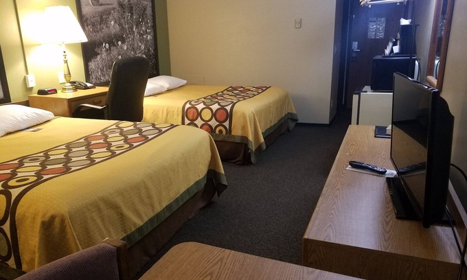 Milbank Hotel | Super 8 by Wyndham Milbank SD