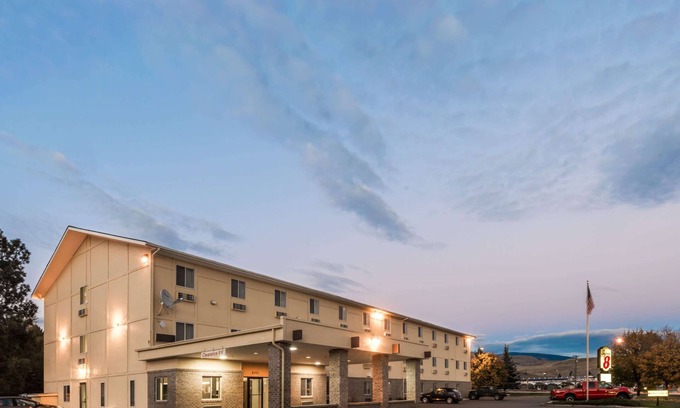Grant Creek Hotel | Super 8 by Wyndham Missoula/Reserve St.