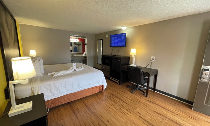 Monroe Hotel | Super 8 by Wyndham Monroe