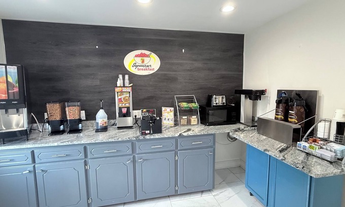 Monticello Hotel | Super 8 by Wyndham Monticello AR