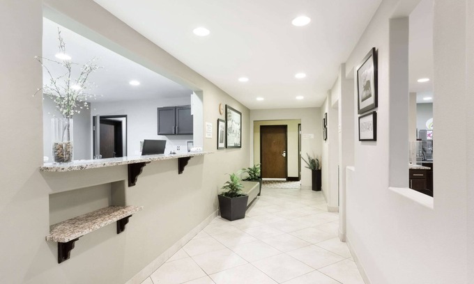 Montrose Hotel | Super 8 by Wyndham Montrose