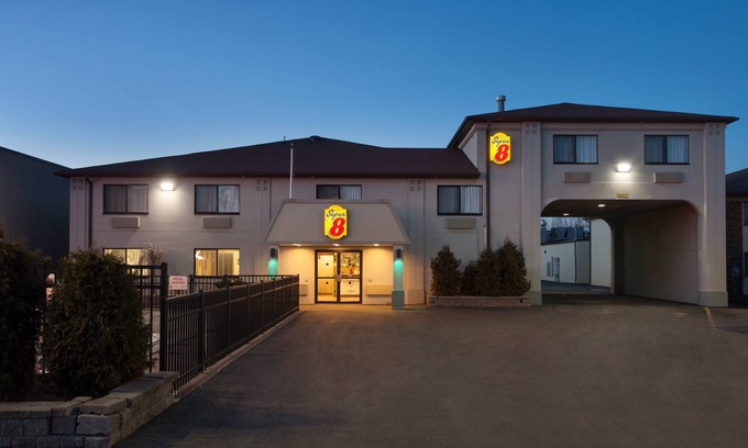 Niagara Falls Hotel | Super 8 by Wyndham Niagara Falls NY