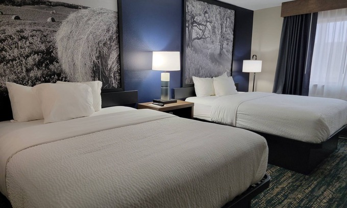 Perham Hotel | Super 8 by Wyndham Perham