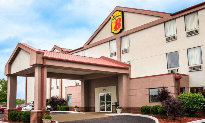Pevely Hotel | Super 8 by Wyndham Pevely