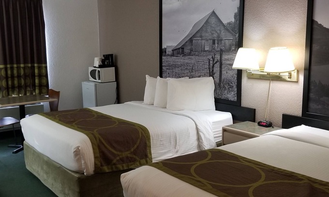 Pincher Creek Hotel | Super 8 by Wyndham Pincher Creek AB