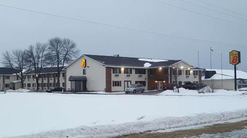 Plover Hotel | Super 8 by Wyndham Plover Stevens Point Area