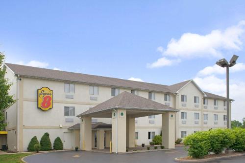Mitchell Hotel | Super 8 by Wyndham Pontoon Beach IL/St. Louis MO Area